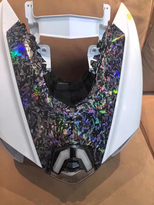 Envoltura de vinilo de fibra de carbono forjado con láser brillante, pegatina autoadhesiva para coche, película de carbono de vinilo brillante impermeable para calcomanía de coche